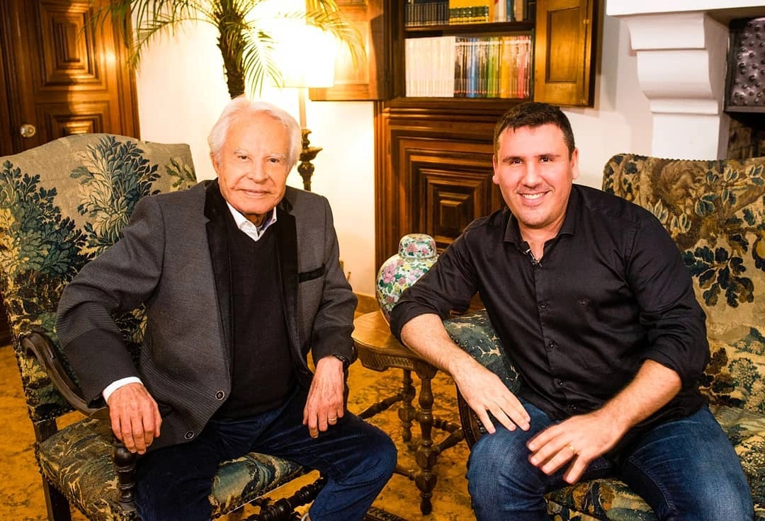 Em outubro de 2019, Cid Moreira e Júnior Coimbra, quando o filho de Zico entrevistou o icônico apresentador e locutor. Foto: arquivo pessoal de Júnior Coimbra