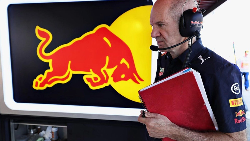 Em 2017, trabalhando na divisão de F1 da Red Bull. Foto: Red Bull Racing