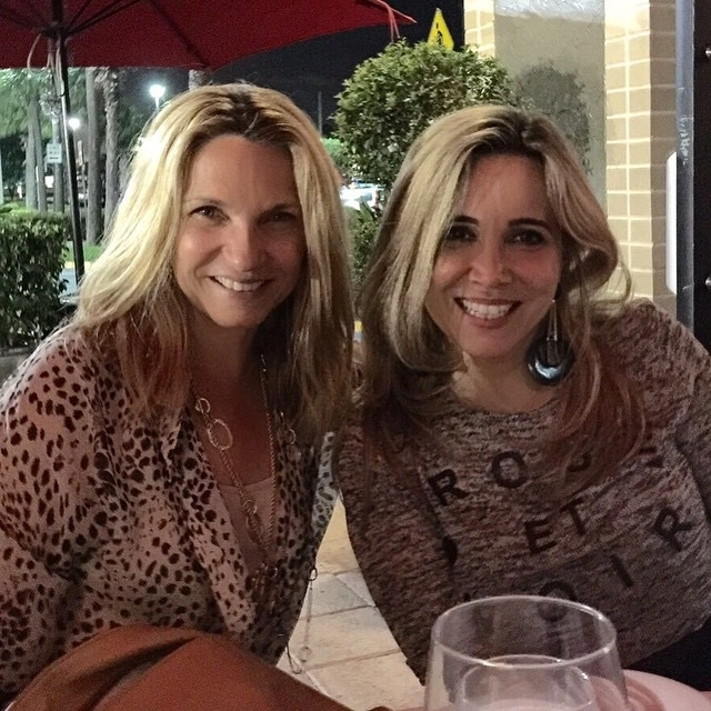 A ex-esposa de Luciano do Valle, Maria Fulfaro e sua amiga Carmem Gusm&atilde;o, no dia 10 de mar&ccedil;o de 2015