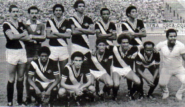 Mixto de 1981. Da esquerda para a direita, em pé: Gilmar, Élton, Miro, Tim, Lindário e Valter. Agachados: Gonçalves, Tostão, Vanderlei, Marcinho, Toninho Campos e o massagista Bochecha. Foto: Site oficial do Mixto