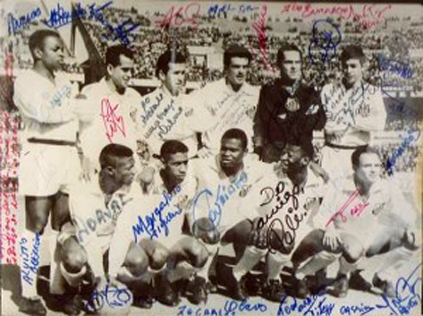 Linda foto do Santos na década de 60. Em pé, da esquerda para a direita: Lima, Zito, Dalmo, Calvet, Gylmar e Mauro Ramos. Agachados: Dorval, Mengálvio, Coutinho, Pelé e Pepe