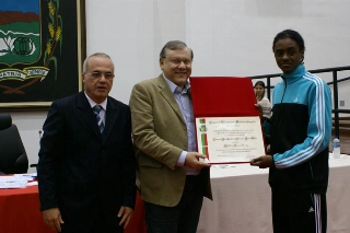 Solenidade também homenageou o saudoso João do Pulo, representado pelo filho "Pulinho". Foto: Robson Monteiro/Divulgação