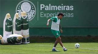 Gustavo G&oacute;mez durante treino preparat&oacute;rio para enfrentar o time argentino. Foto: Cesar Greco/Palmeiras