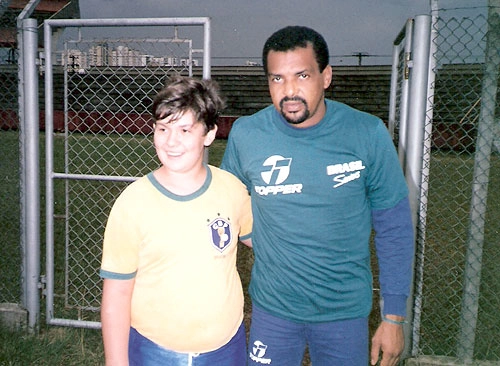 Luis Pereira (dir) e o fã Fábio Sinegaglia, no final dos anos 80