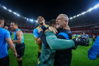 Com duas viradas no clássico Gre-Nal, Grêmio vence o Inter e acaba com o emprego de Roger Machado. Foto: LUCAS UEBEL/GREMIO FBPA