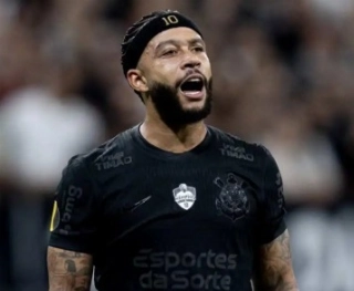 Jogador aceitou acordo proposto pela diretoria, que prevê parte parcelada e parte em cota única no próximo ano. Foto: Rodrigo Coca/Ag. Corinthians