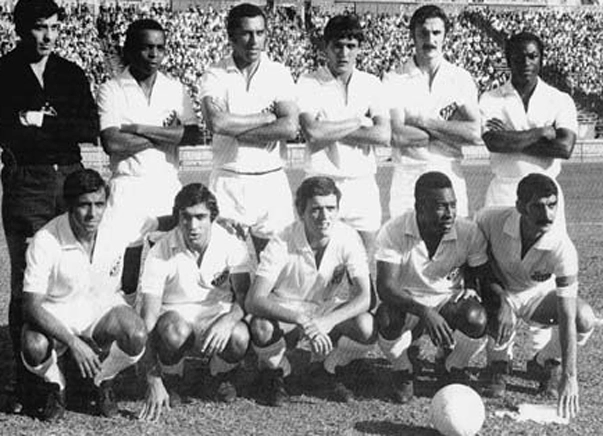 Em pé: Cejas, Lima, Ramos Delgado, Léo, Orlando e Edu. Agachados: Arlen, Clodoaldo, Picolé, Pelé e Rildo. Foto enviada por Walter Roberto Peres