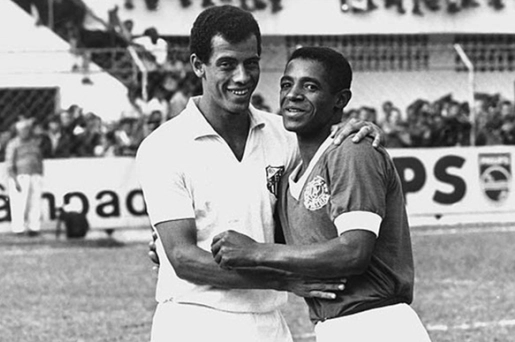 Carlos Alberto Torres, ainda no Santos, e Dorval, já no Palmeiras. Foto retirada do blog Tardes de Pacaembu