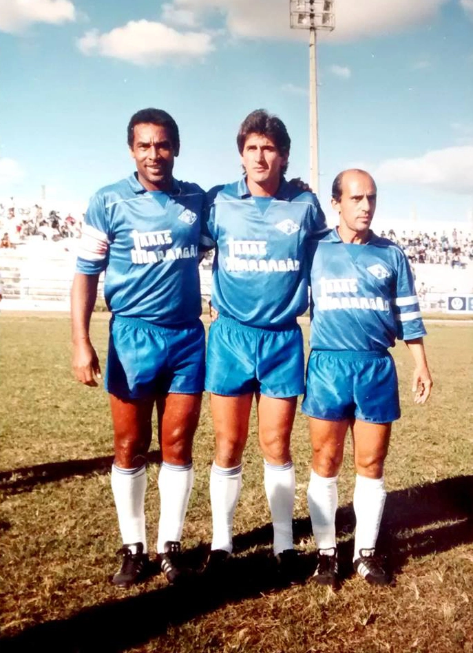 Gerald&atilde;o encerrou a carreira no Gar&ccedil;a no ano de 1989, marcando um total de 4 gols naquela temporada. No ultimo jogo como profissional, Gerald&atilde;o (o primeiro) posou ao lado dos companheiros Dinho Parreira e Edinho. Foto enviada por Tico Cassola