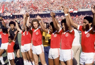 CAMPE&Atilde;O INVICTO - O Inter conquistava o tri do Brasileiro h&aacute; 46 anos