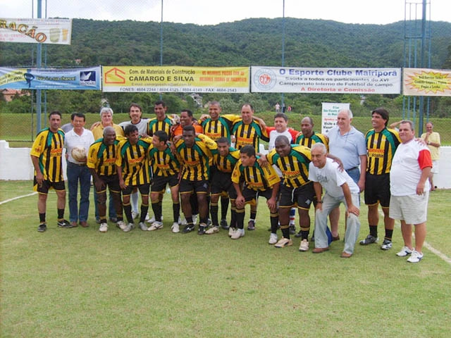 Seleção de Masters x Esporte Clube Mairiporã, em 08 de novembro de 2009. Em pé, da esquerda para a direita: Gallo, Antonio Ayacida  (prefeito de Mairiporã), Essio Minozzi Júnior (vereador de Mairiporã), Gilmar, Claudecir, Betinho, Sílvio, Evair, Alexandre Paiva, Edu Bala, Chiquinho Tasso (presidente do Esporte Clube Mairiporã), Flavinho e Dudísio. Agachados: Edu, Índio, Cunhado, Capitão, Axel, Dr. André, Gérson Caçapa e Nei