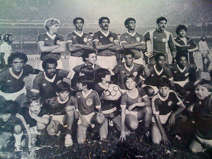 Em pé (da esquerda para a direita): Rocha, Nenê, Vágner Bacharel, Carlão e João Marcos. Agachados: Batista, Luís Pereira, Jorginho, Carlos Alberto Borges, Enéas e Carlos Henrique. Quem enviou esta foto foi Ricardo Valentini, que aparece como mascote na foto. Ele é a terceira criança da direita para a esquerda.