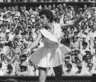 Maria Esther também deu uma parada. No auge! Por Odir Cunha