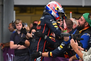Holandês comemora sua vitória na última etapa, em Baku. Foto: Oracle Red Bull Racing