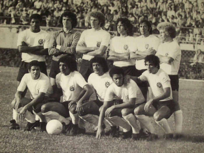 Em pé, da esquerda para a direita: Zé Maria, Paulo Rogério, Darcy, Cláudio Marques, Ademir Gonçalves e Russo. Ajoelhados: Vaguinho, Basilio, Cesar Maluco, Adãozinho e Daércio. Foto: Capitão Hilário