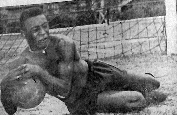 Pelé treinando como goleiro em 1962. Foto enviada por Walter Roberto Peres