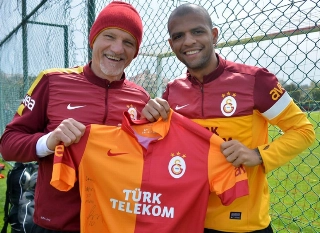 Taffarel e Felipe Melo estão entre os brasileiros de maior sucesso pela equipe de Istambul. Foto: Reprodução