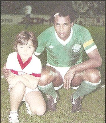 Luís Pereira, com um curativo na cabeça pronto para mais um jogo pelo Verdão. Esta foto foi publicada na Revista Competir, de Ribeirão Preto e Região e enviada por Antonio Carlos Milano