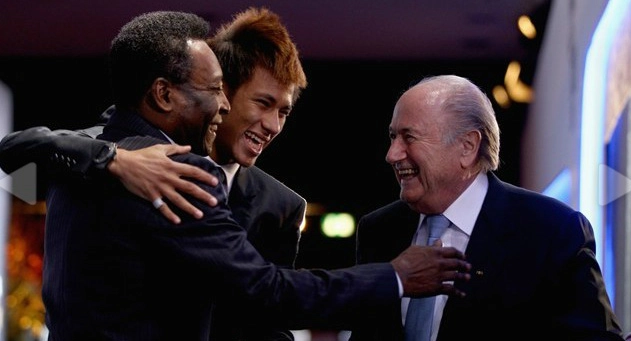 Prêmio Fifa Ballon d?Or 2012! - Neymar, o Rei Pelé e Joseph Blatter, presidente da Fifa, em Janeiro de 2012. Crédito da Foto Site Oficial da Fifa. 