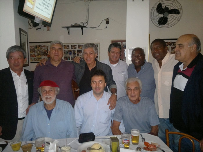 Da esquerda para a direita, em pé: Kazu, Rogério, Clodoaldo, Mané Maria, Edú, Everaldo e Barletta. Sentados: Afonsinho, Empresário e Maneco. Foto enviada por Carlos Prieto