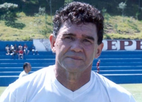 Edvaldo    - Ex-lateral do Vitória e Flamengo