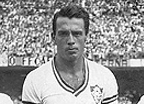 Carlyle  - Ex-atacante do Fluminense, Santos e Galo