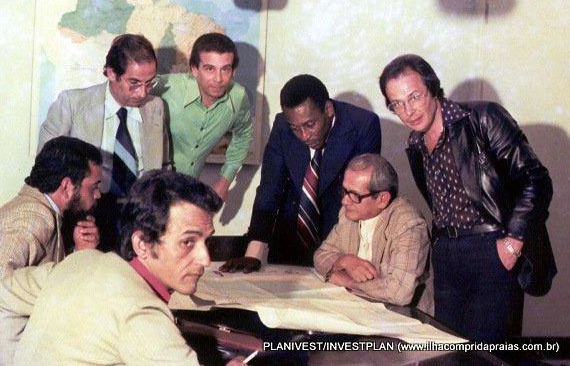 Pelé no lançamento do empreendimento na praia do Castelo, em Ilha Comprida, litoral sul do Estado de São Paulo, na metade da década de 70. Foto: Reprodução