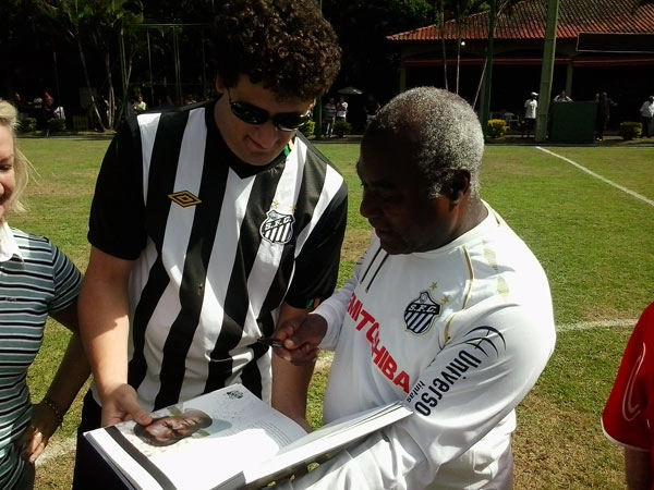 Edu marcou um dos gols dos da vitória dos Veteranos do Santos contra o Regatas Campinas por 3 a 1, em 20 de maio de 2012. Foto enviada por Roberto Diogo