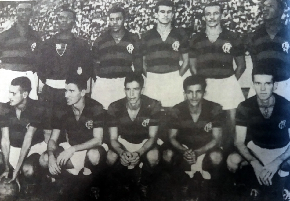 Flamengo em 1956. Em pé: Servilio, Ari, Jadir, Luis Roberto, Tomires e Jordan. Agachados: Joel, Duca, Henrique Frade, Dida e Zagallo. A foto é da Revista Esporte Ilustrado, 944, de 1956