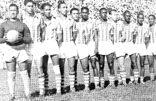 Neste Villa Nova vice-campeão estadual de 1953, estão enfileirados: Dick (goleiro), Barbatana, Anísio, Cinqüenta, Símen, Vaduca, Escurinho, Roberto, Foguete, Osório e Fradeco