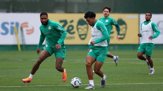 Michael e Luighi durante treino do Verdão no CT da Barra Funda. Foto: Cesar Greco/Palmeiras