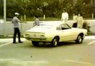 O saudoso piloto brasileiro na campanha publicitária do carro que tentou competir com o Opala. Foto: Reprodução