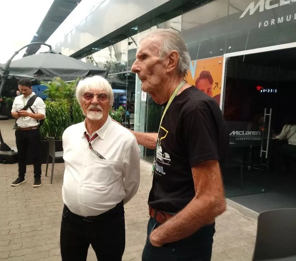 Bernie Ecclestone e Wilsinho Fittipaldi em 5 de novembro de 2023, em Interlagos, dia do GP de São Paulo de Fórmula 1 