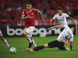 Com direito a p&ecirc;nalti perdido por Guerrero, Inter ficou no empate com o Furac&atilde;o (Foto Ricardo Duarte/Internacional)