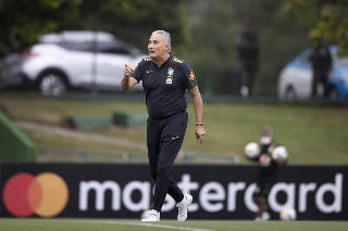 Treinador da sele&ccedil;&atilde;o disse que buscar tornar o time mais ousado. Foto: Lucas Figueiredo/CBF
