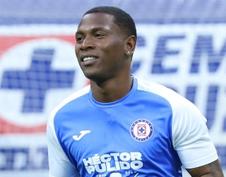 Bryan Angulo tenta a rescisão amigável com o Cruz Azul para ser anunciado no Peixe. Foto: Facebook/Reprodução