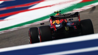 Holandês colocou a Red Bull no topo no ensaio derradeiro em Austin. Foto: Aston Martin Red Bull Racing