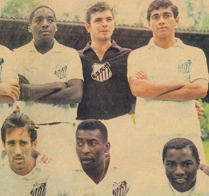 Seis jogadores do Santos em destaque: em pé, da esquerda para a direita, Joel Camargo, Cláudio e Clodoaldo. Agachados: Toninho Guerreiro, Pelé e Edu. Foto enviada por Ligia Mauriz