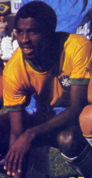 Paulo Isidoro com a camida da Seleção Brasileira em 1981