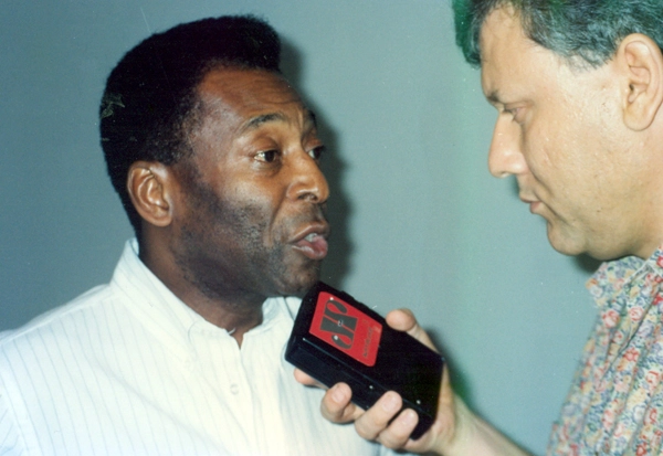 Entrevistar Pelé é um marco na carreira de qualquer jornalista