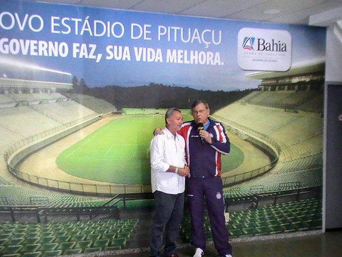 Bobô, um dos maiores jogadores do Bahia de todos os tempos, aqui com a  camiseta do Fluminense.
