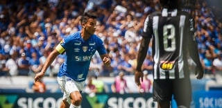 Volante cruzeirense foi bastante elogiado no clássico. Foto: Vinnicius Silva/Cruzeiro/Via UOL
