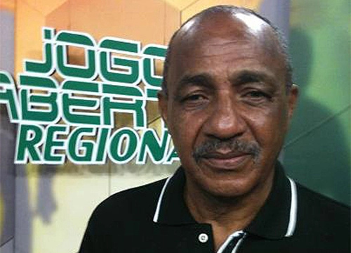 Adilson  - Ex-ponta da Ponte Preta