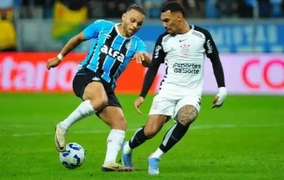 Buscando aproximação do G-7, Corinthians e Grêmio se enfrentam em Itaquera; os times