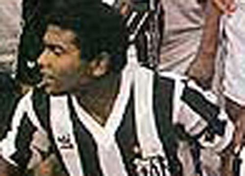 Gersinho   - Ex-ponta do Santos e Santa Cruz
