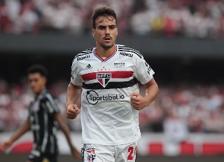 Meia de 23 anos tem contrato até março de 2023 com o Tricolor. Foto: Rubens Chiri/saopaulofc.net