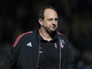 E que a imagem de pessoa arrogante, construída por ele próprio, tenha ficado no passado. Foto: Rubens Chiri/SPFC