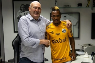 Jogador de 24 anos assinou por empréstimo até 2023 com o Peixe. Foto: Divulgação