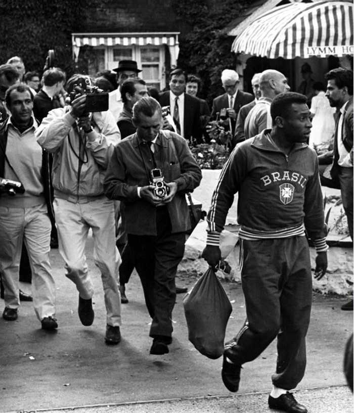 Em 1966, veja a peregrinação da imprensa no encalço do Rei. Crédito da foto: My Ear