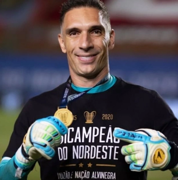 Em 4 de agosto de 2020, campeão da Copa do Nordeste. Foto: Instagram de Fernando Prass